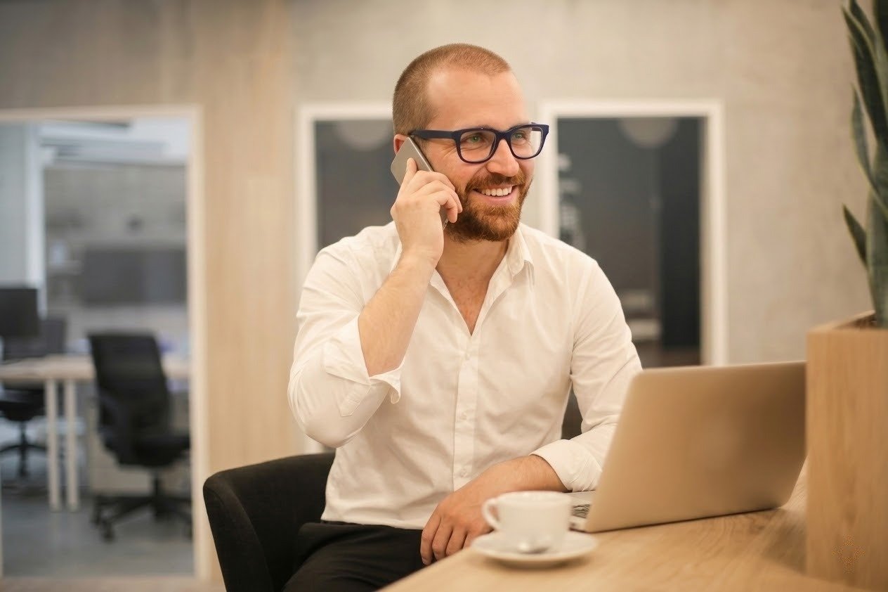 Gaëtan, fondateur de Revo Budget, expert en optimisation de contrats pour particuliers